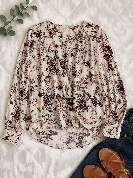 White House Black Market Tops - 🌸 White House Black Market Floral Surplice Blouse Sz Large Long Sleeve🌸